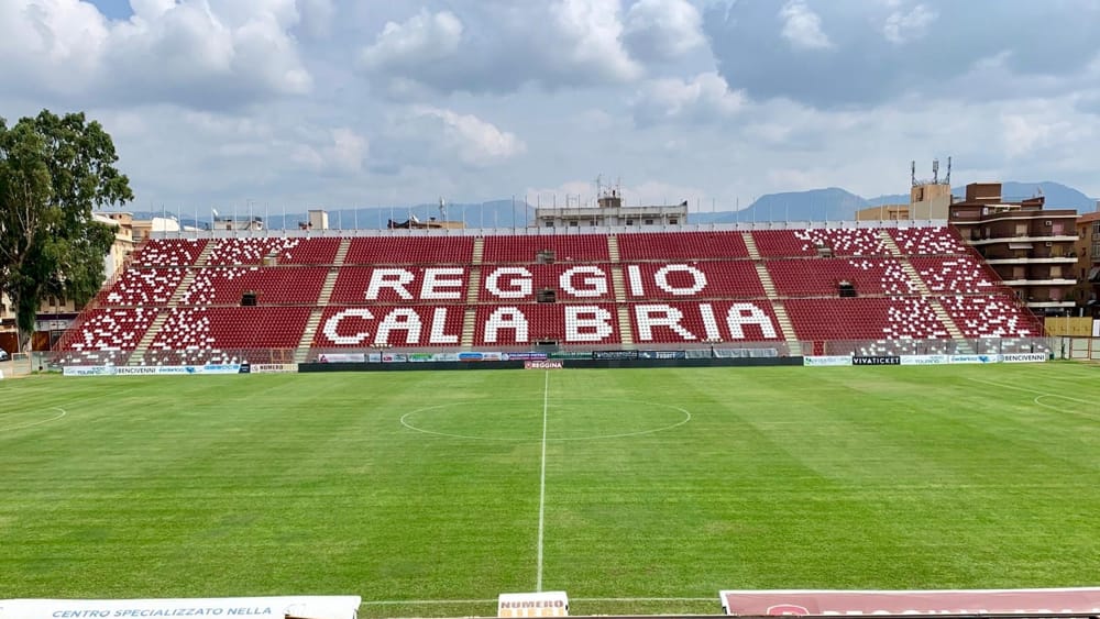 La tribuna dello stadio durante una gara